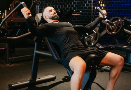 Incline Chest Fly Machine: Treino controlado, segura e eficaz para os músculos peitorais