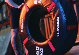 Pneu e Marreta BOOMFIT: Força, Potência e Treino Total
